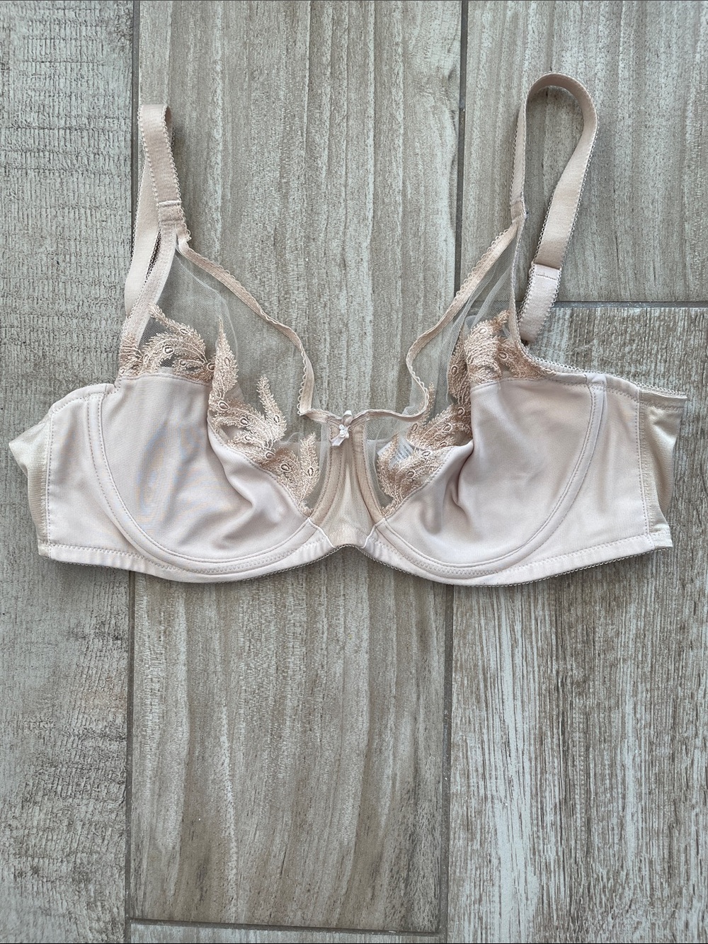 Wacoal beige “Feathers” bra, size 40C